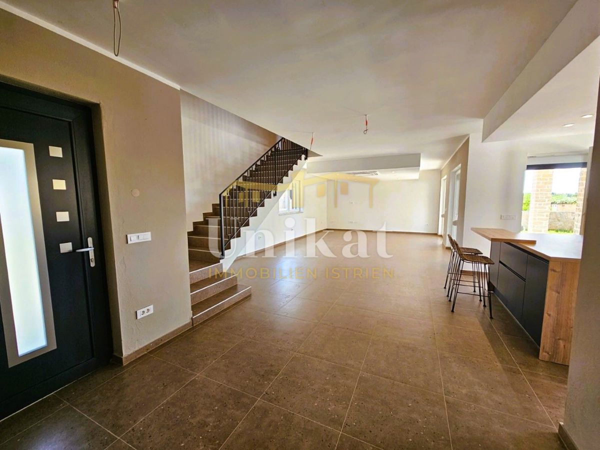 Nuova costruzione: casa con 3 camere da letto e piscina - vista mare